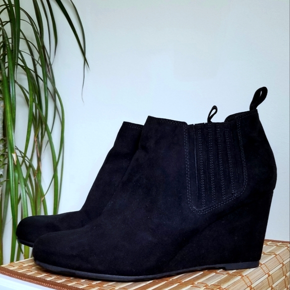 American Eagle Outfitters Shoes - Ladies black ankle boots